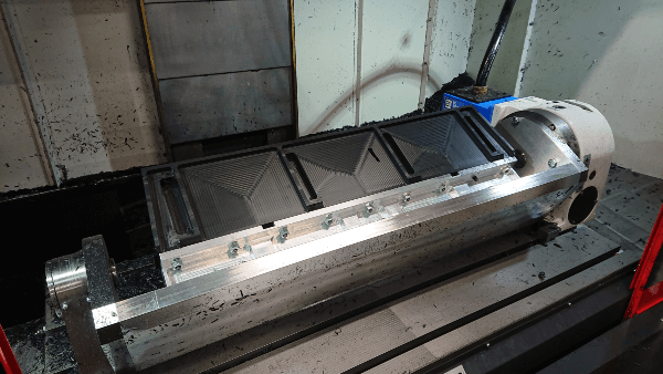 POM, Teilgusform Betonboden, Maschine MAS MCV 1016 quick 4-axis.