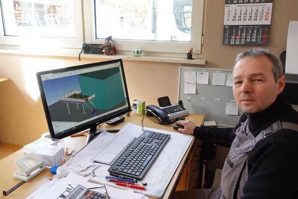 Herr Köhler beim Konstruieren mit TopSolid.
